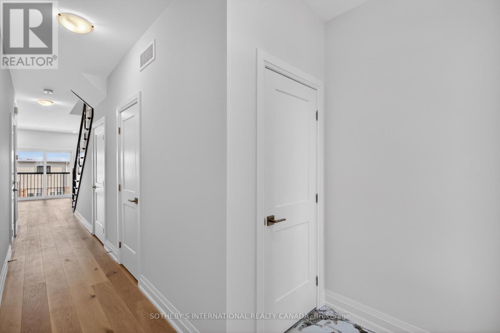 12 - 675 VICTORIA ROAD NORTH Image 4