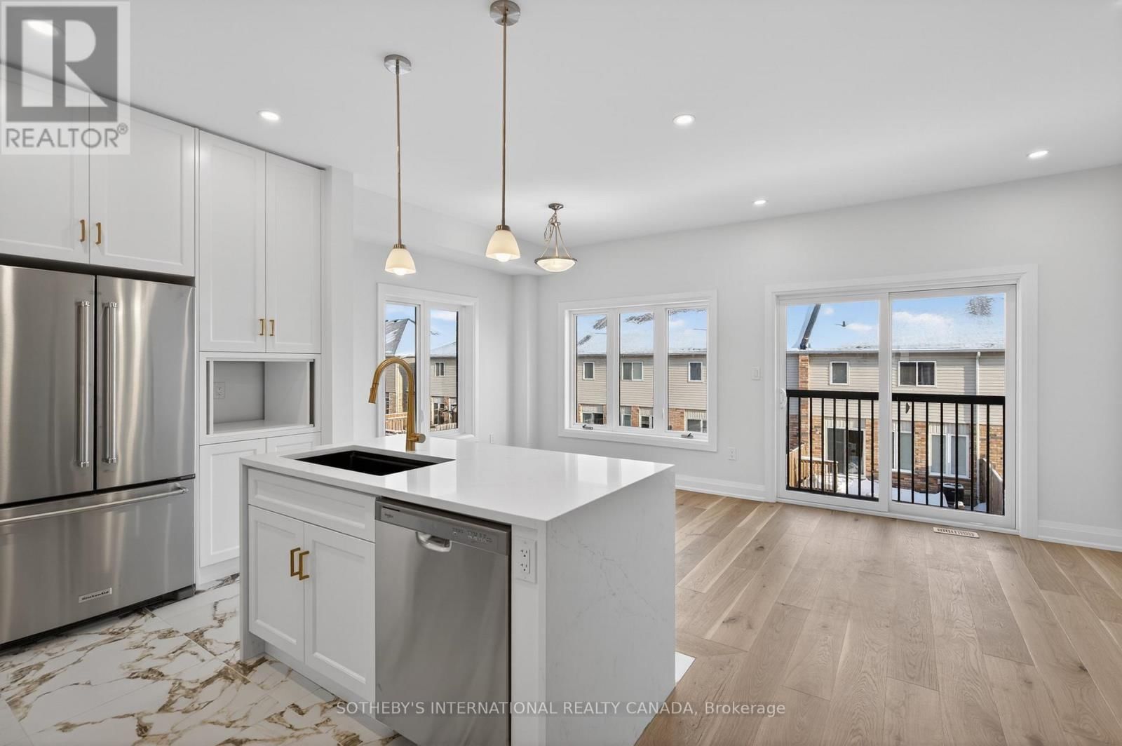 12 - 675 VICTORIA ROAD NORTH Image 6