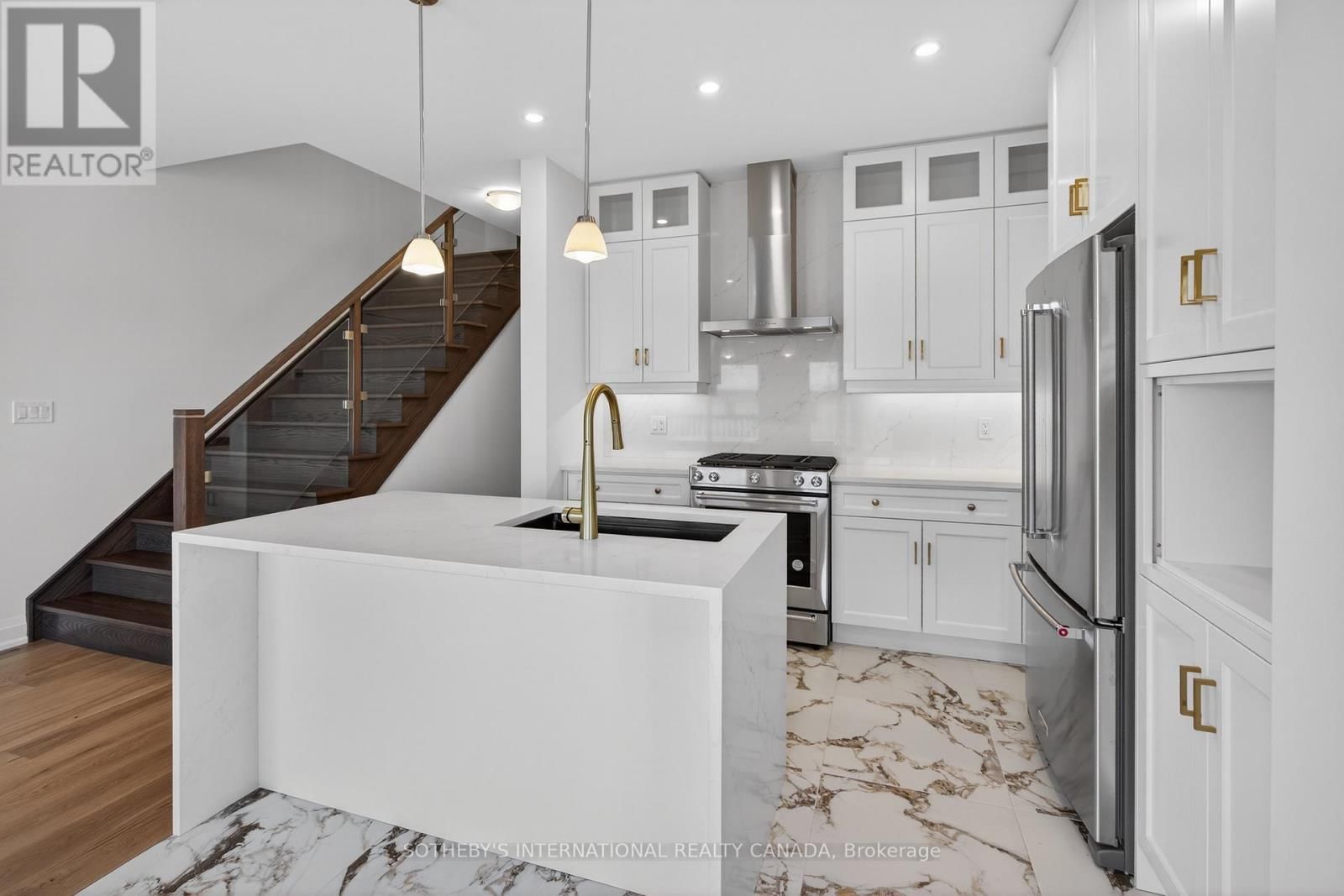 12 - 675 VICTORIA ROAD NORTH Image 8