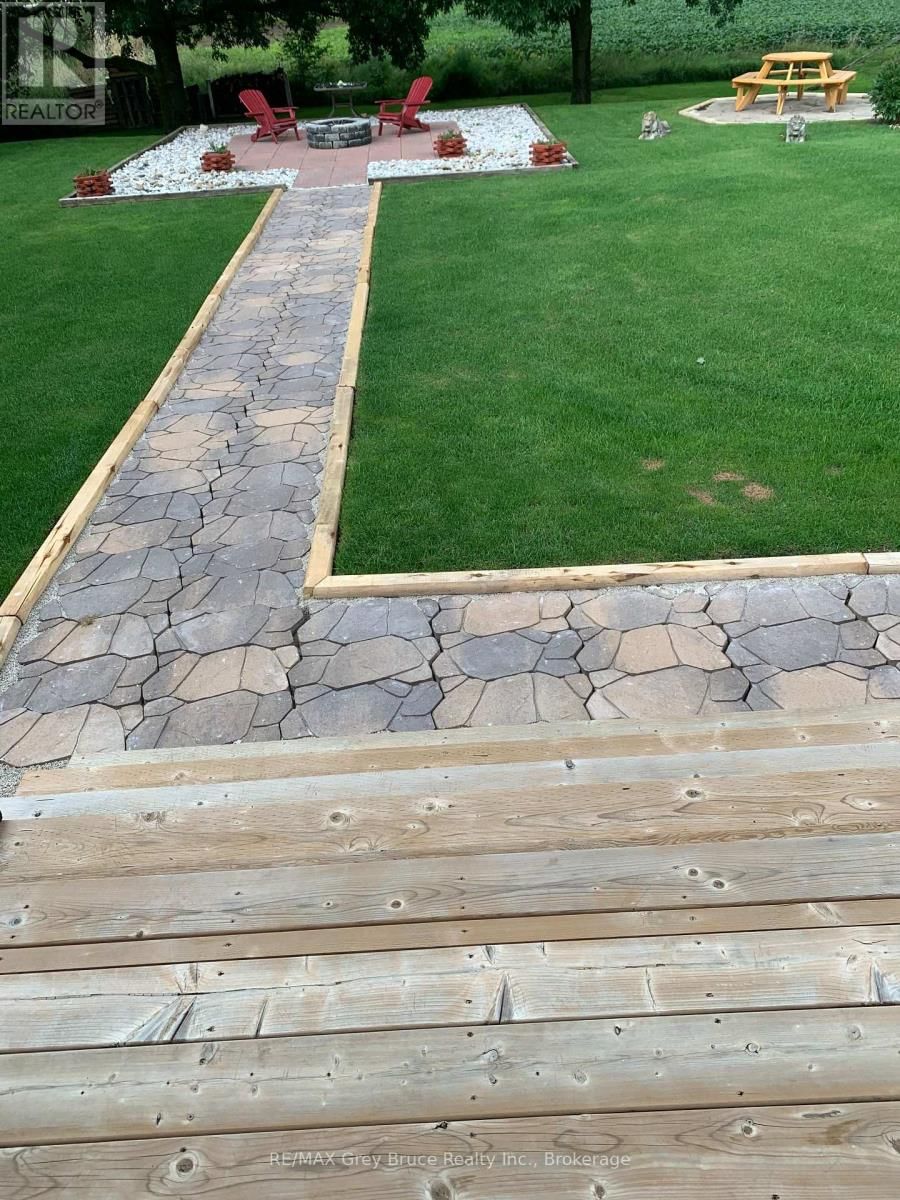 102 MARY AVENUE WEST Image 44