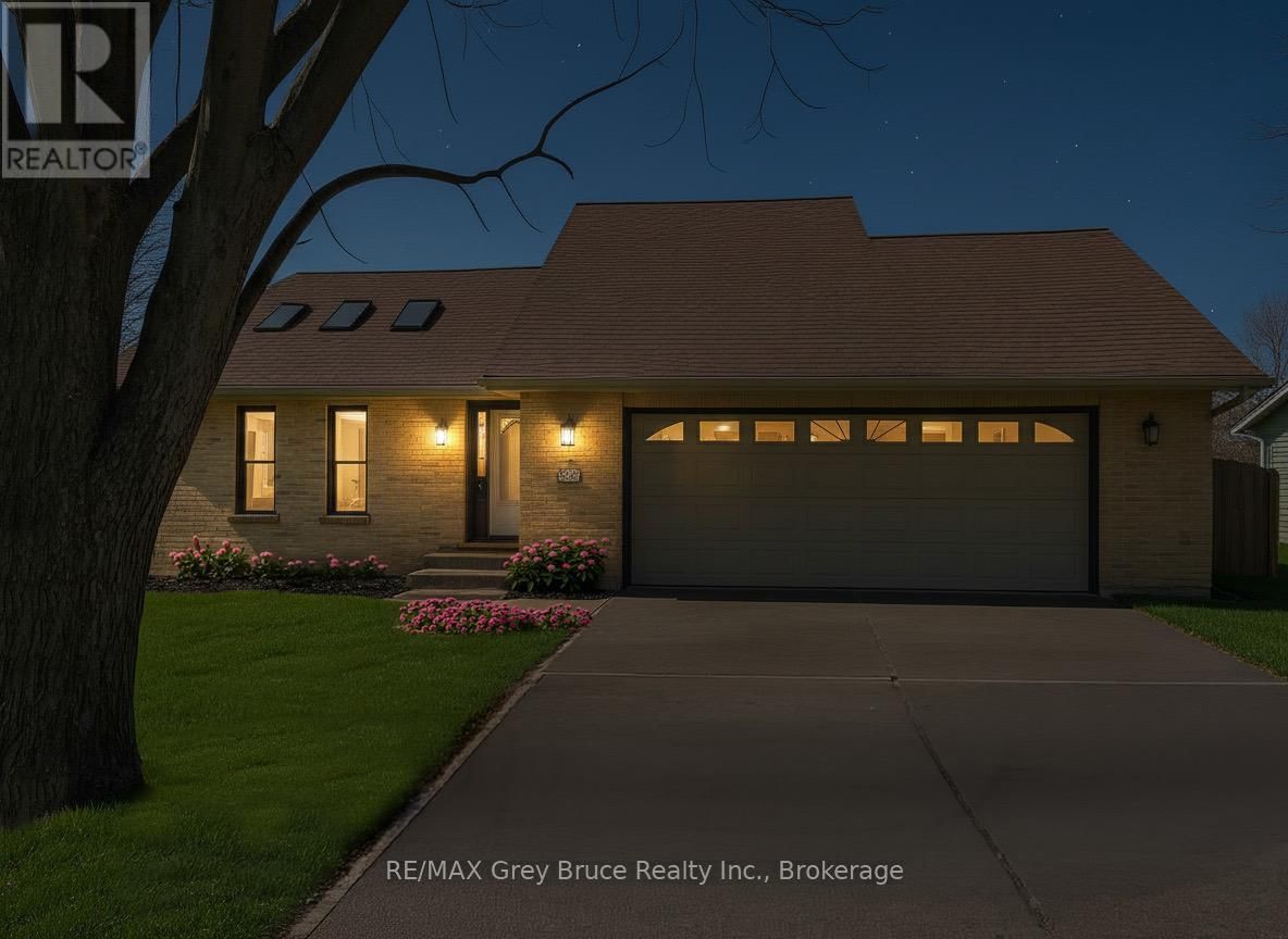 102 MARY AVENUE WEST Image 45