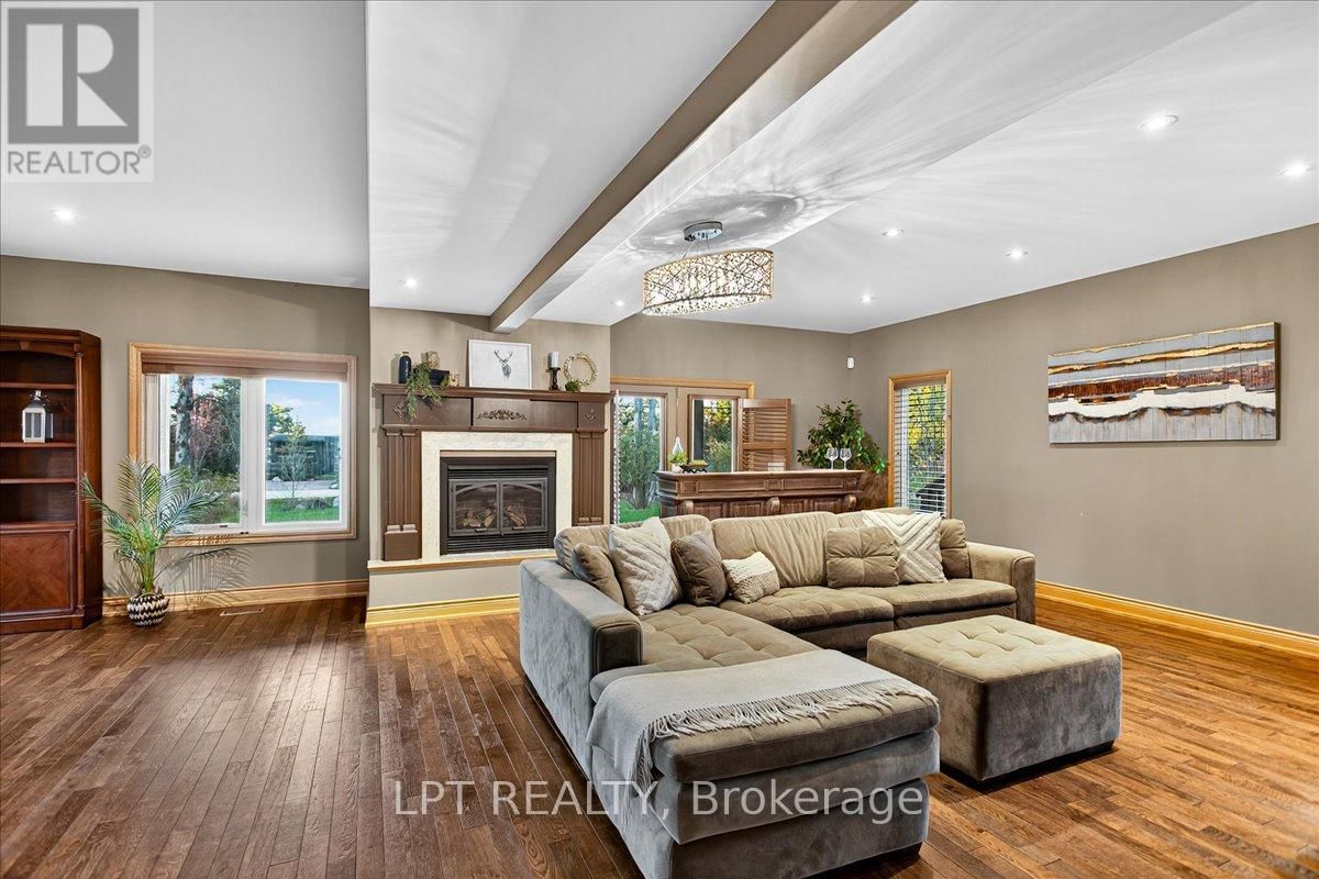 192 SUNSET BOULEVARD Image 13