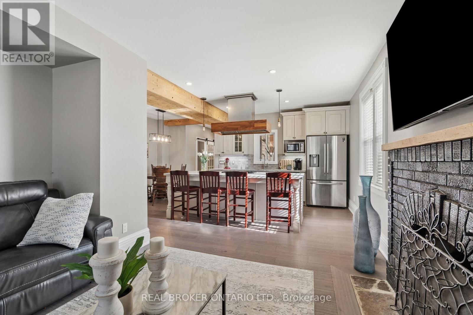 855 HAMILTON STREET Image 15