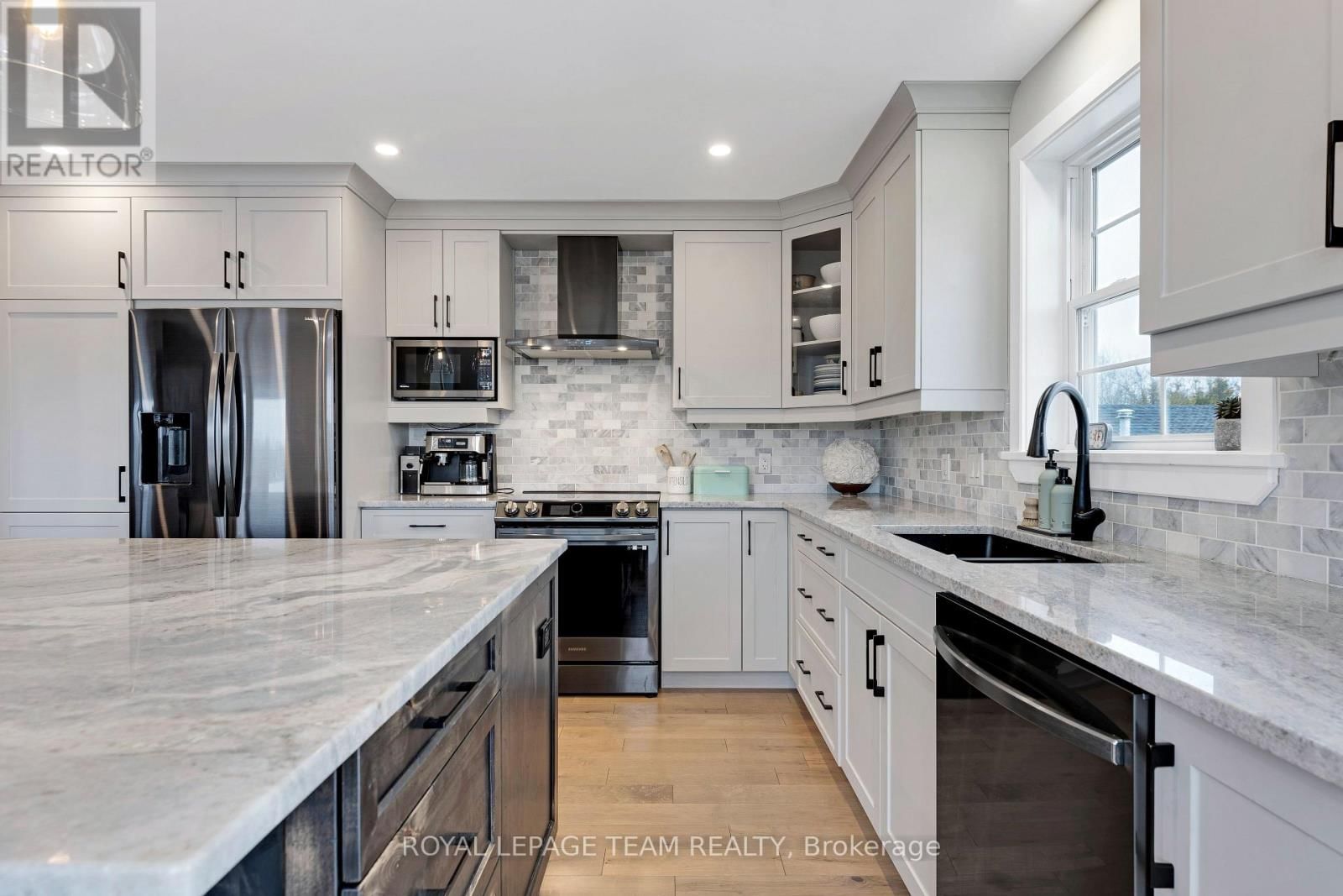 114 CHARLES HOLDEN AVENUE Image 16