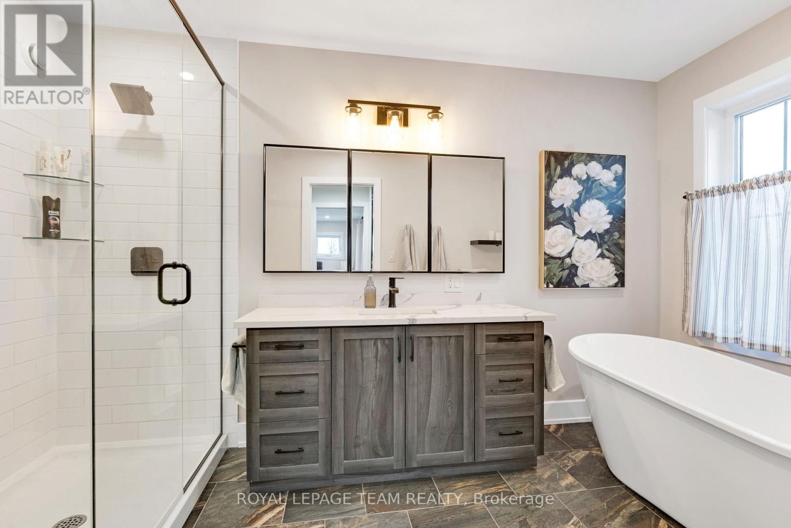 114 CHARLES HOLDEN AVENUE Image 26