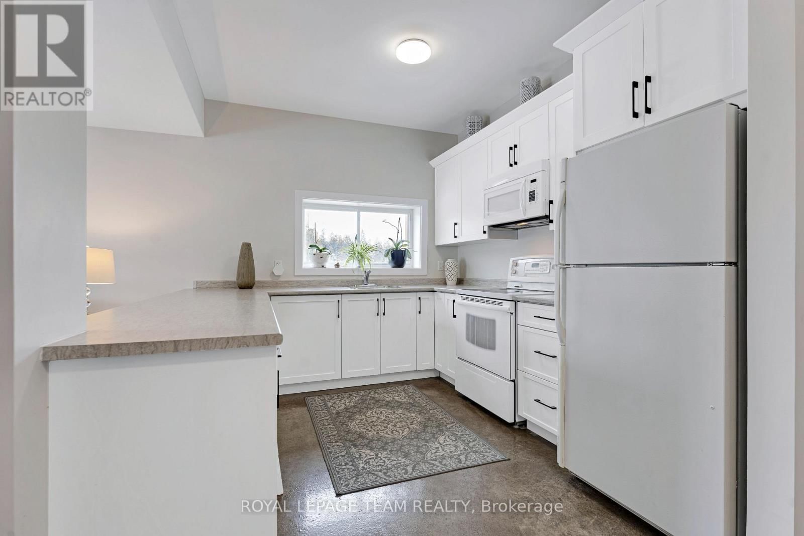 114 CHARLES HOLDEN AVENUE Image 38