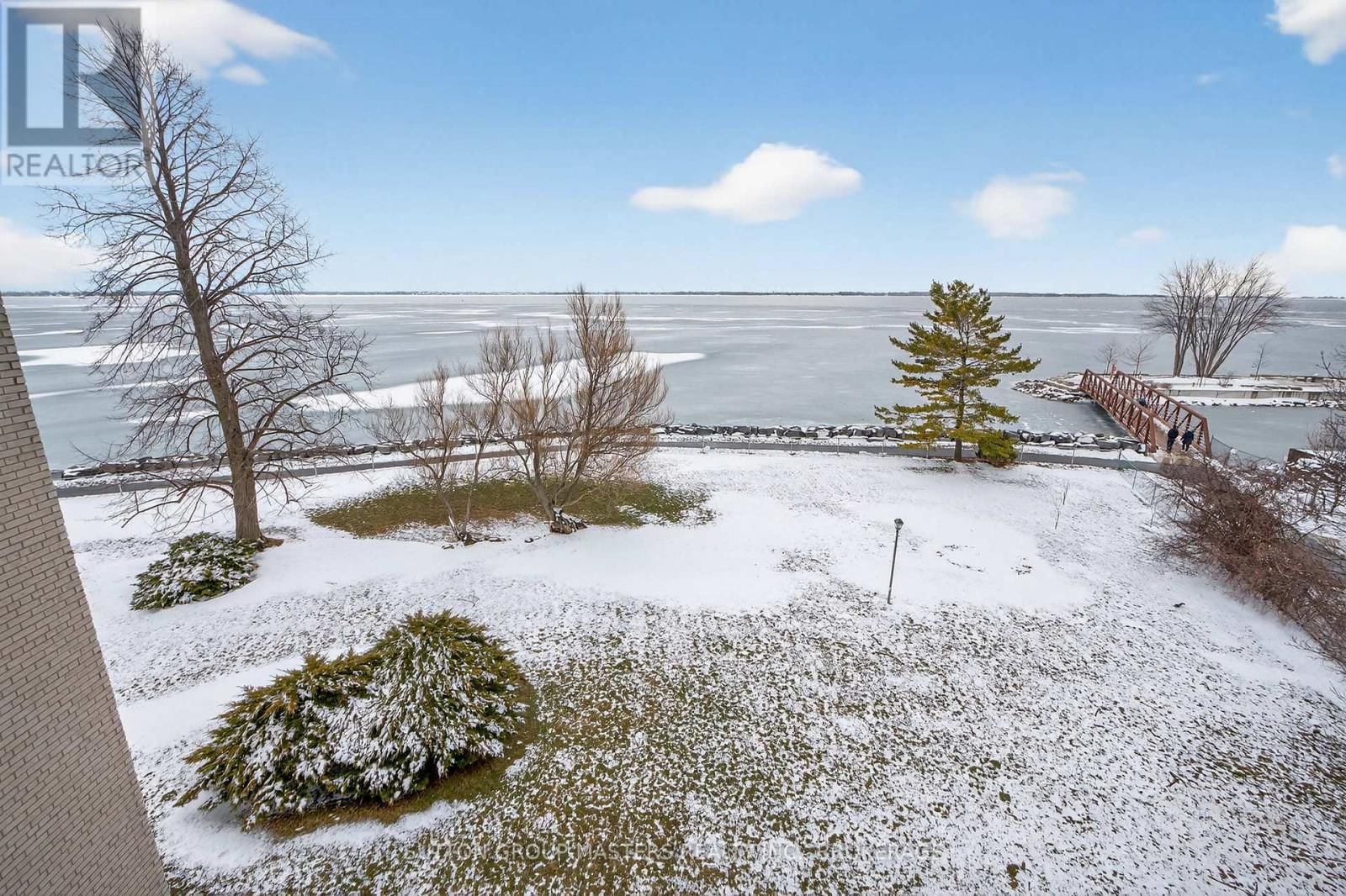 401 - 1 MOWAT AVENUE Image 44