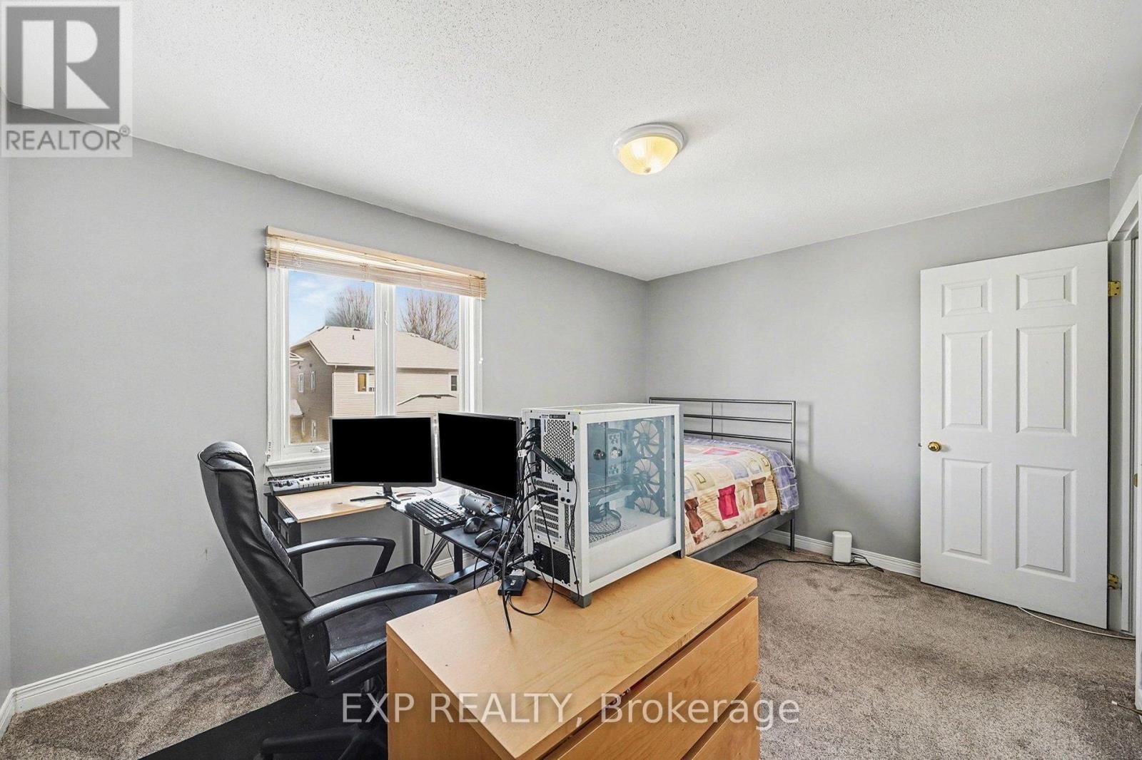 15 ESCADE DRIVE Image 26