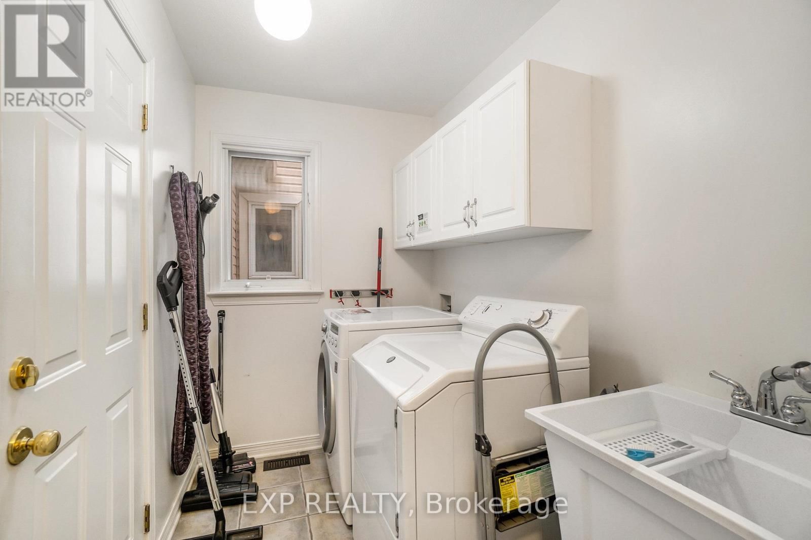 15 ESCADE DRIVE Image 28