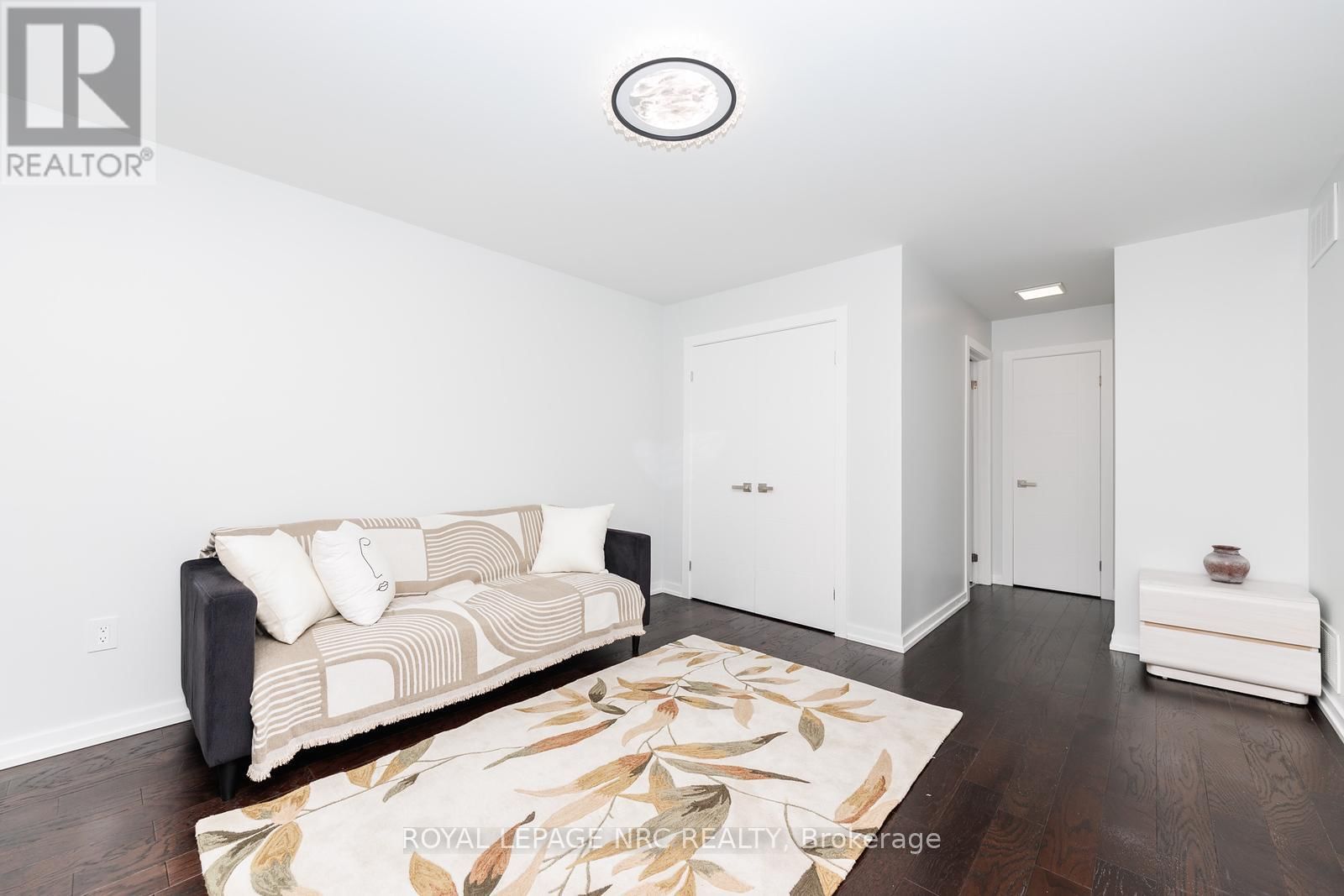 4A WOOD STREET Image 20