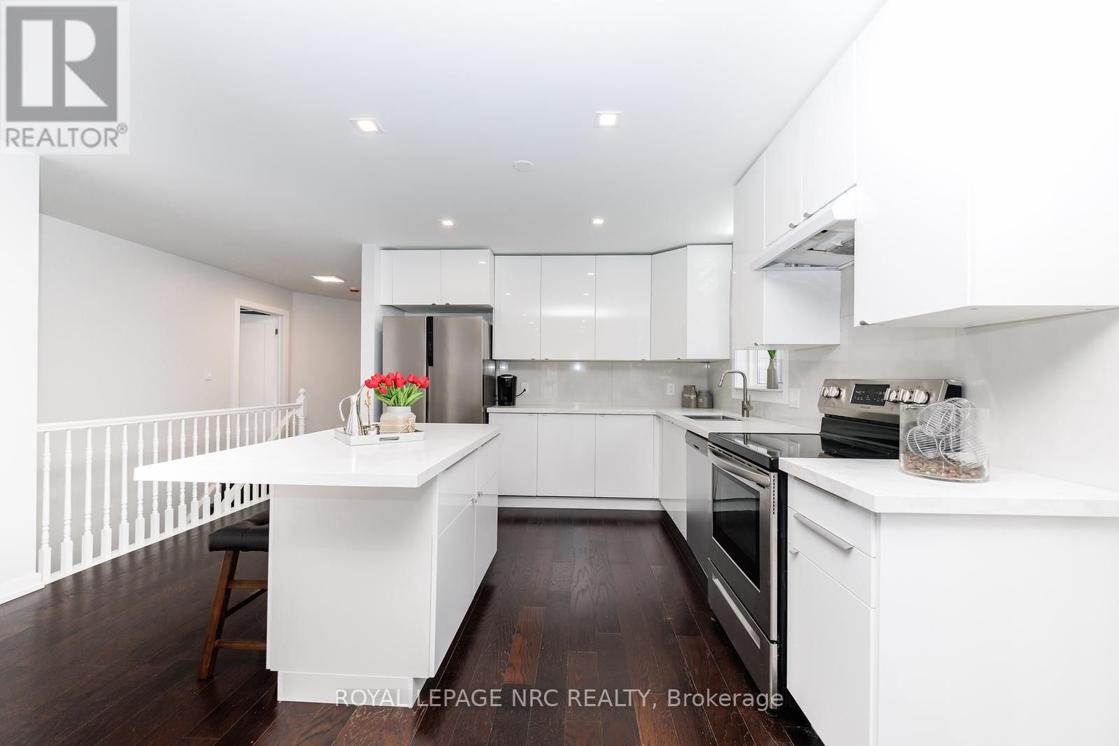 4A WOOD STREET Image 8