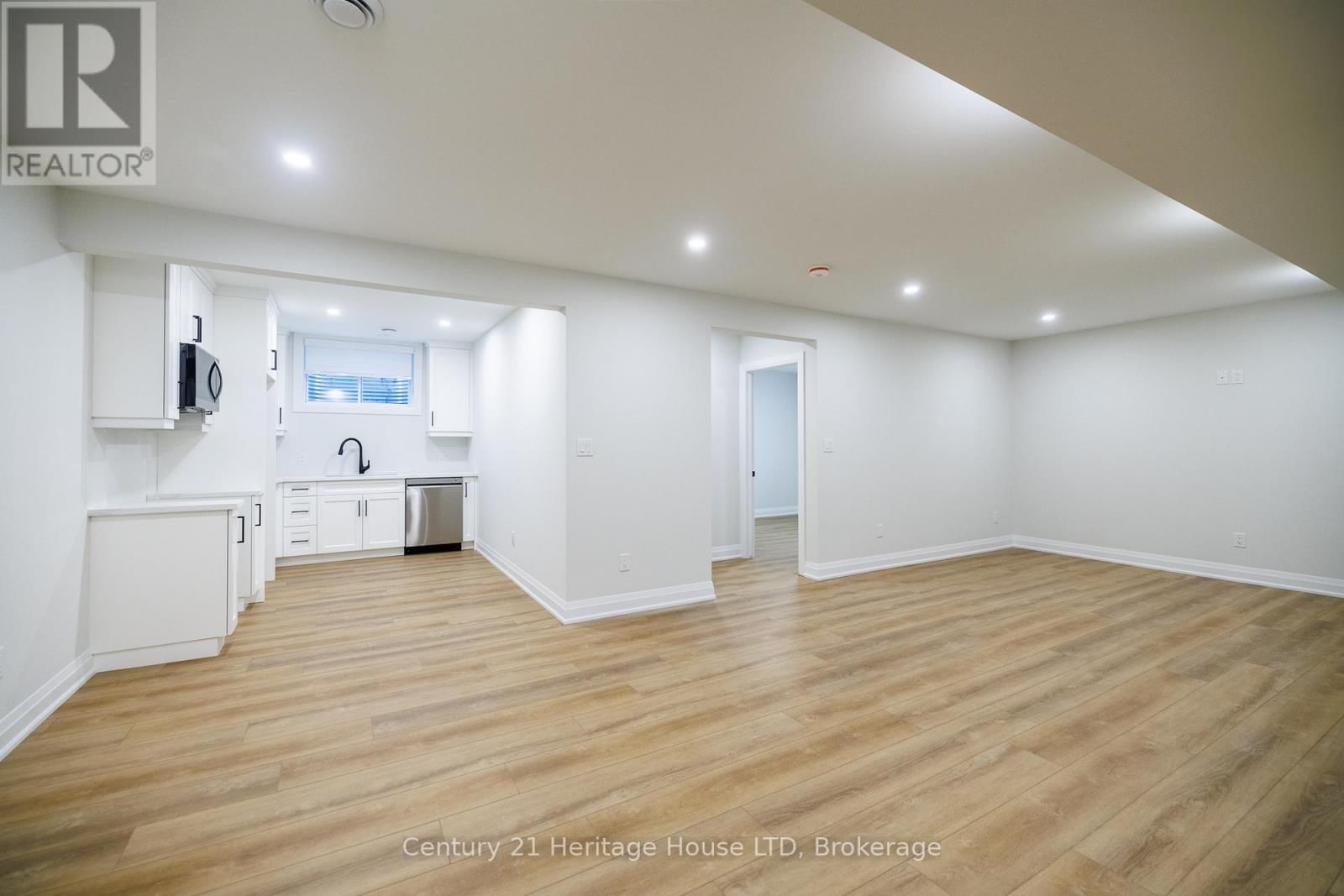 4 METEOR STREET Image 33