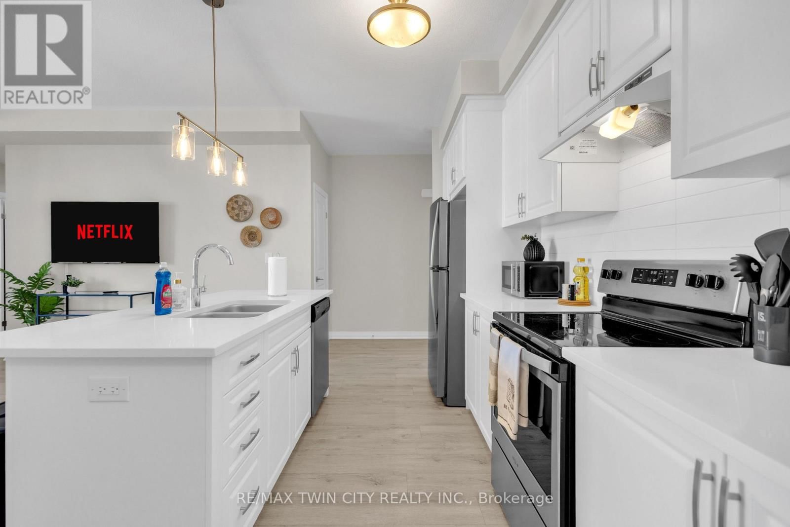 1F - 155 THOMAS SLEE DRIVE Image 11