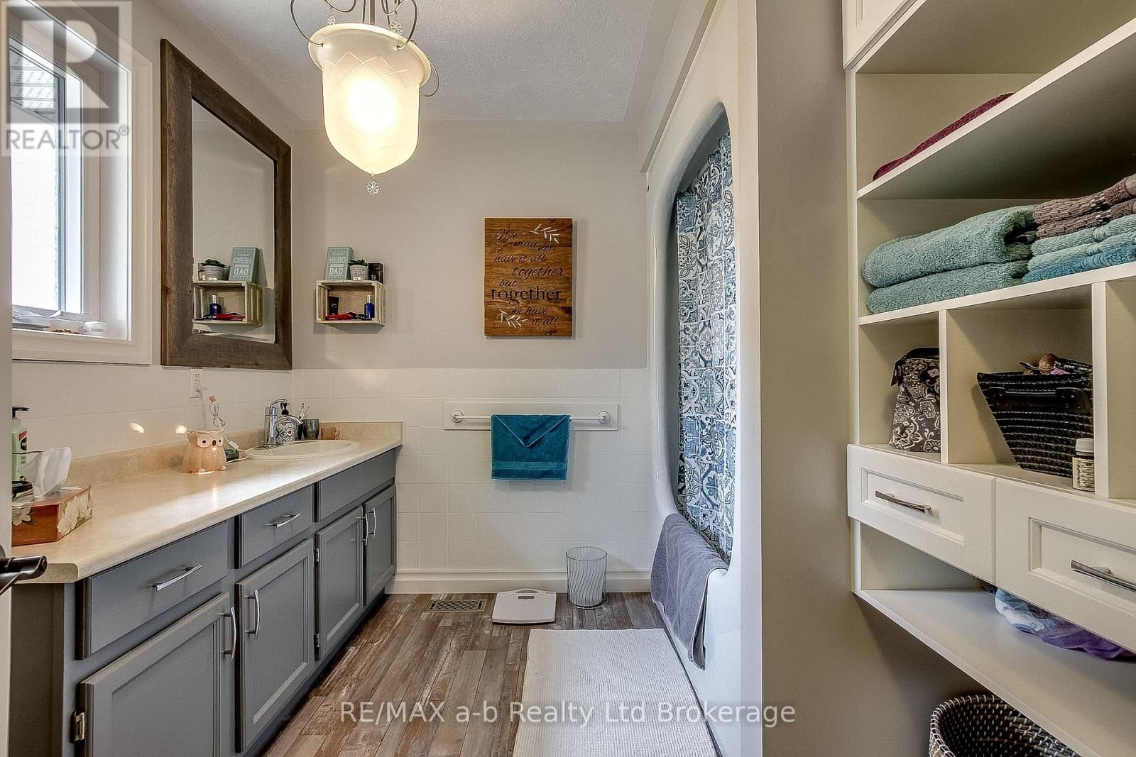 25 MAIN STREET EAST Image 10