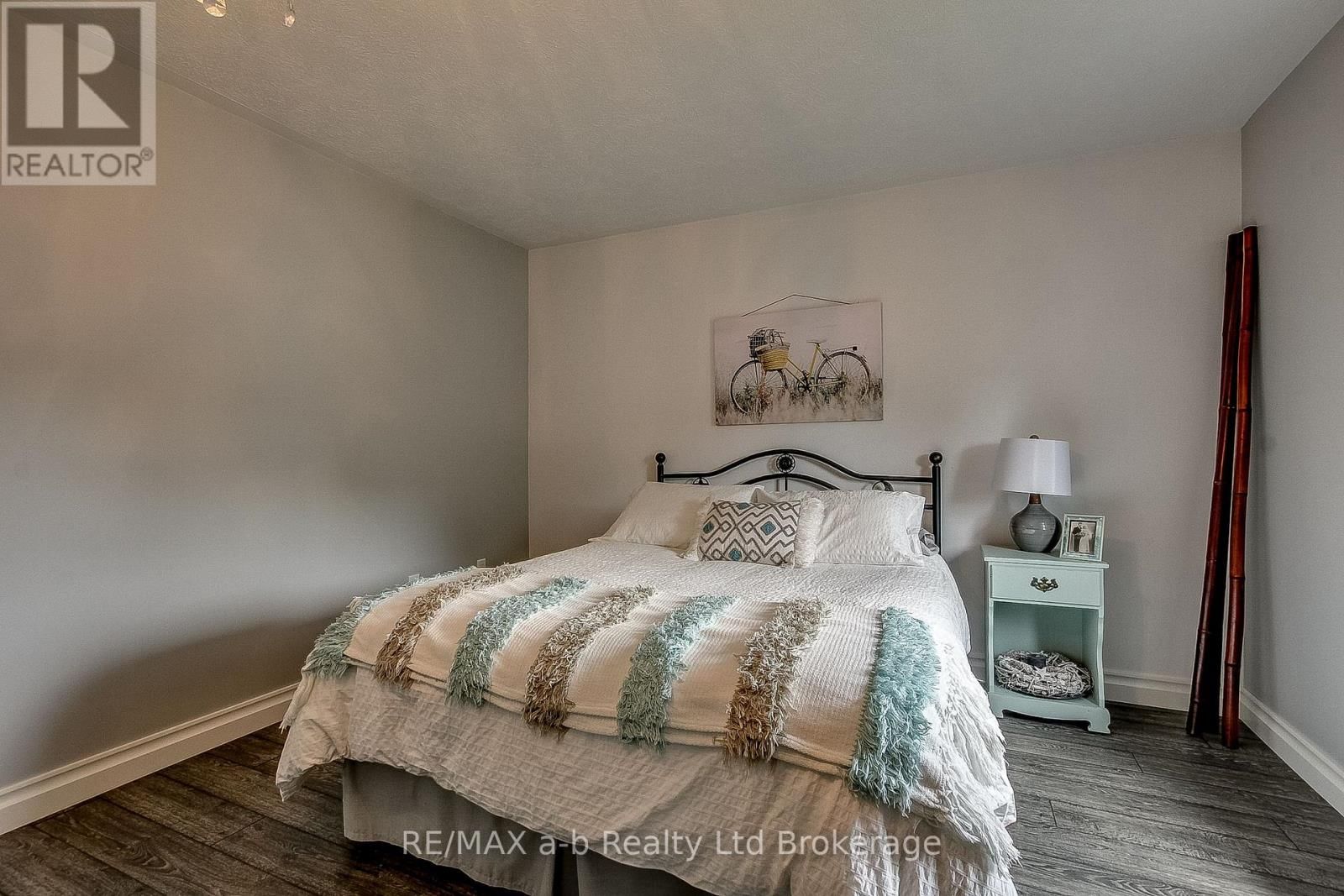 25 MAIN STREET EAST Image 12