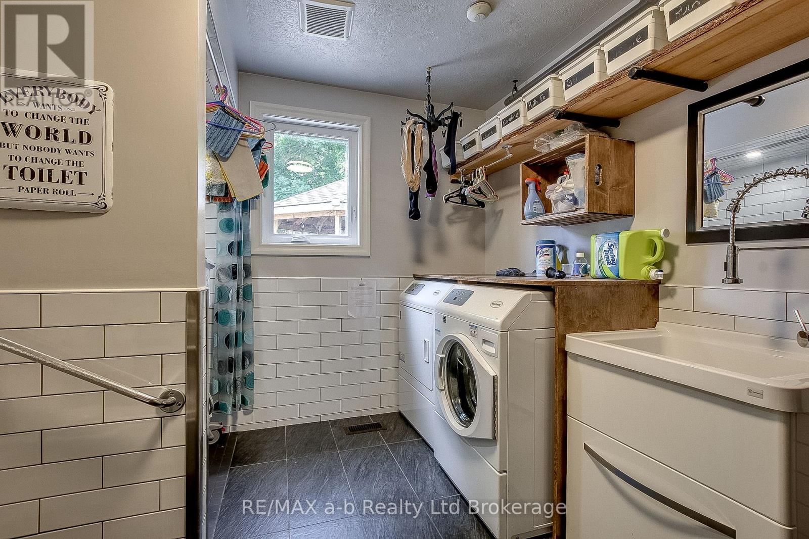 25 MAIN STREET EAST Image 15