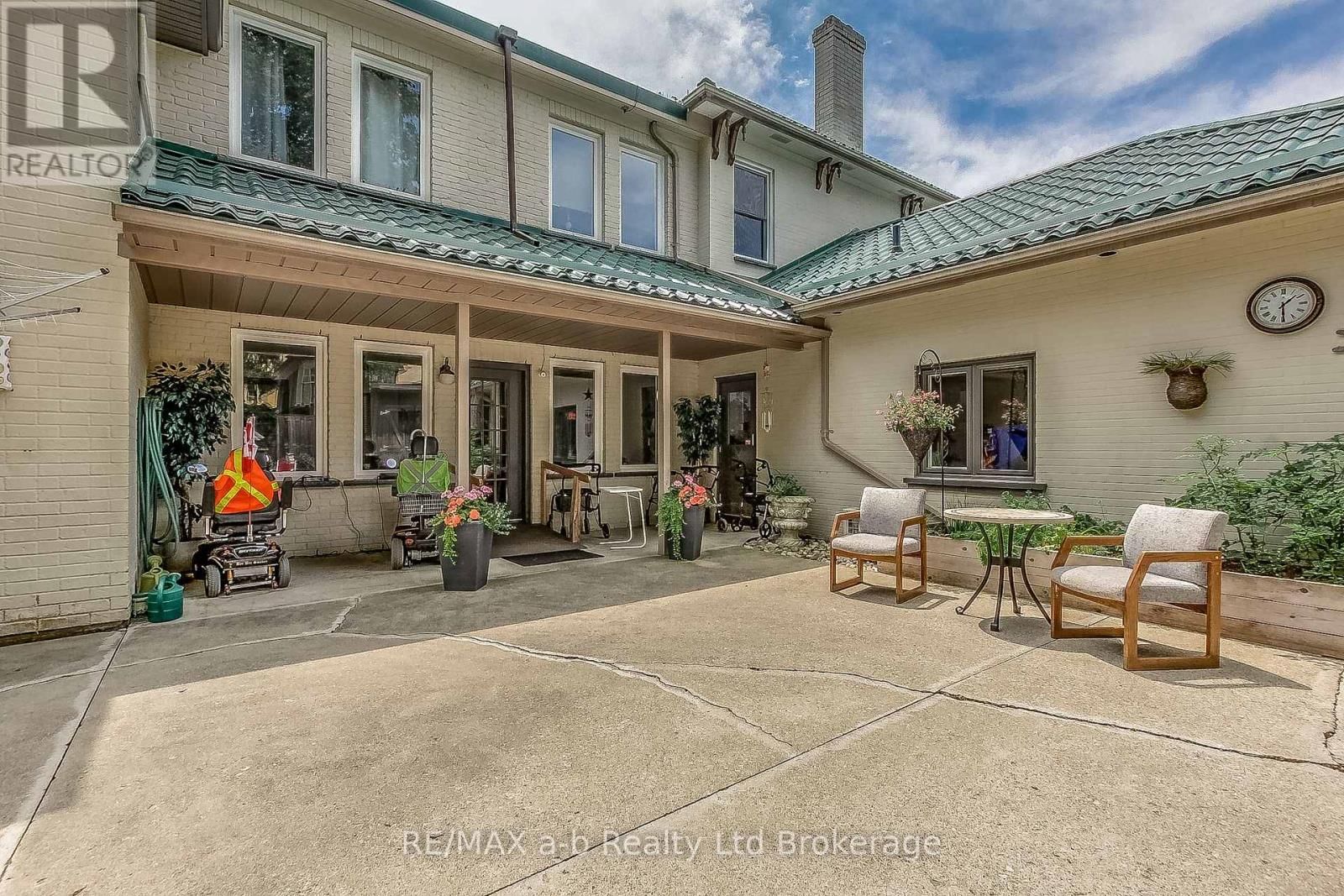 25 MAIN STREET EAST Image 4