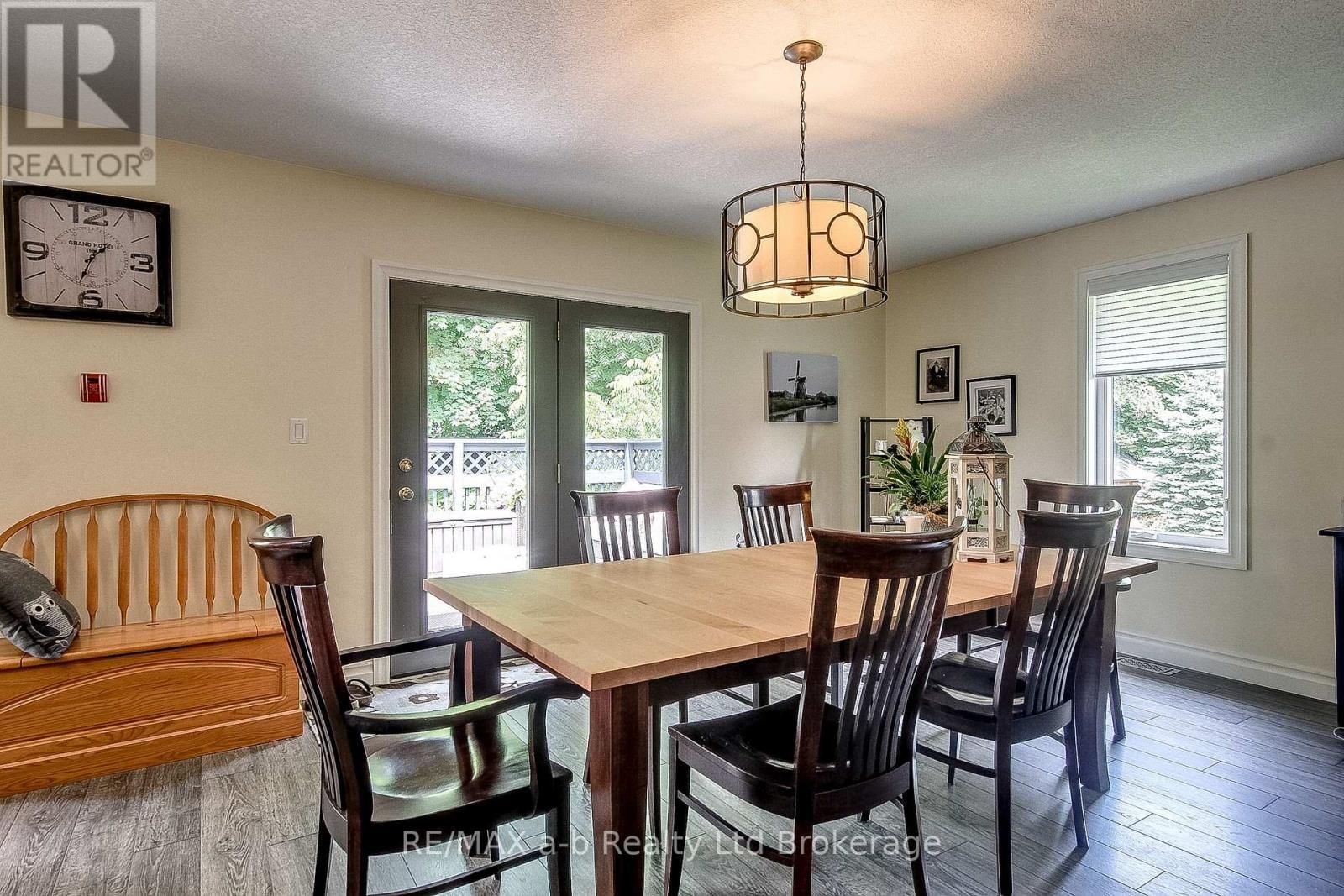 25 MAIN STREET EAST Image 7