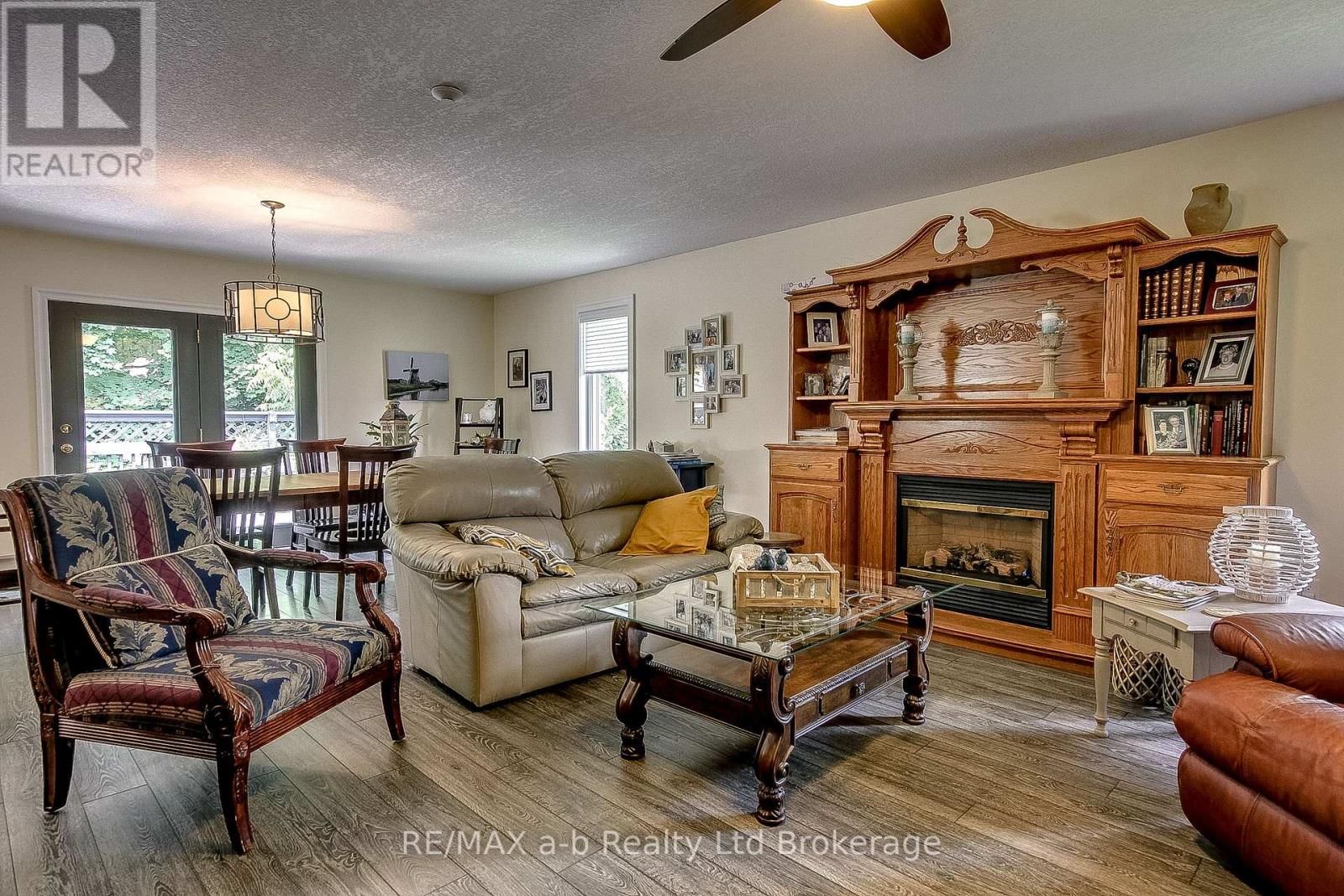 25 MAIN STREET EAST Image 8