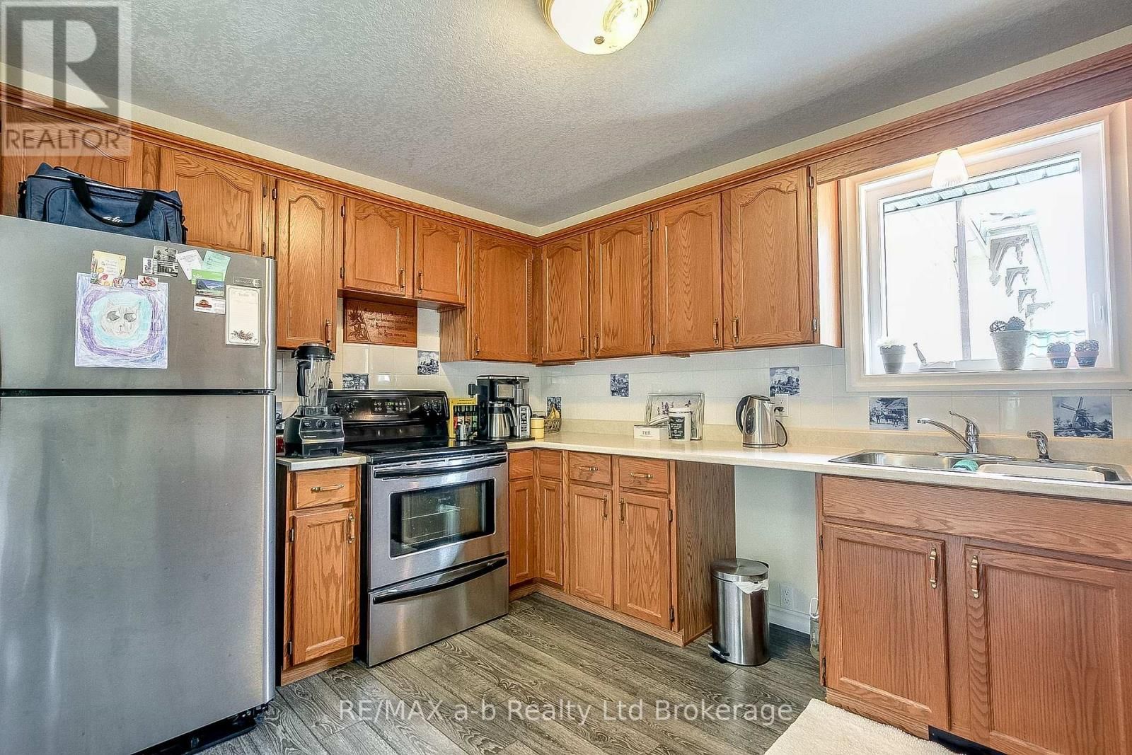 25 MAIN STREET EAST Image 9