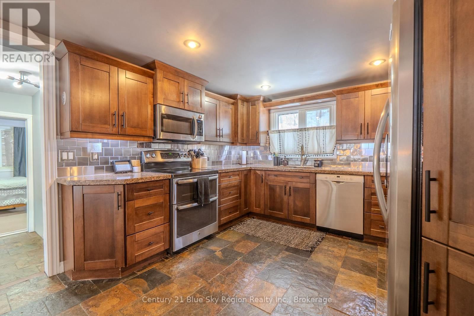 355 ANITA AVENUE Image 8