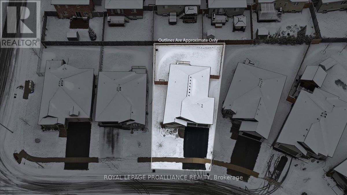 83 COVINGTON CRESCENT Image 36