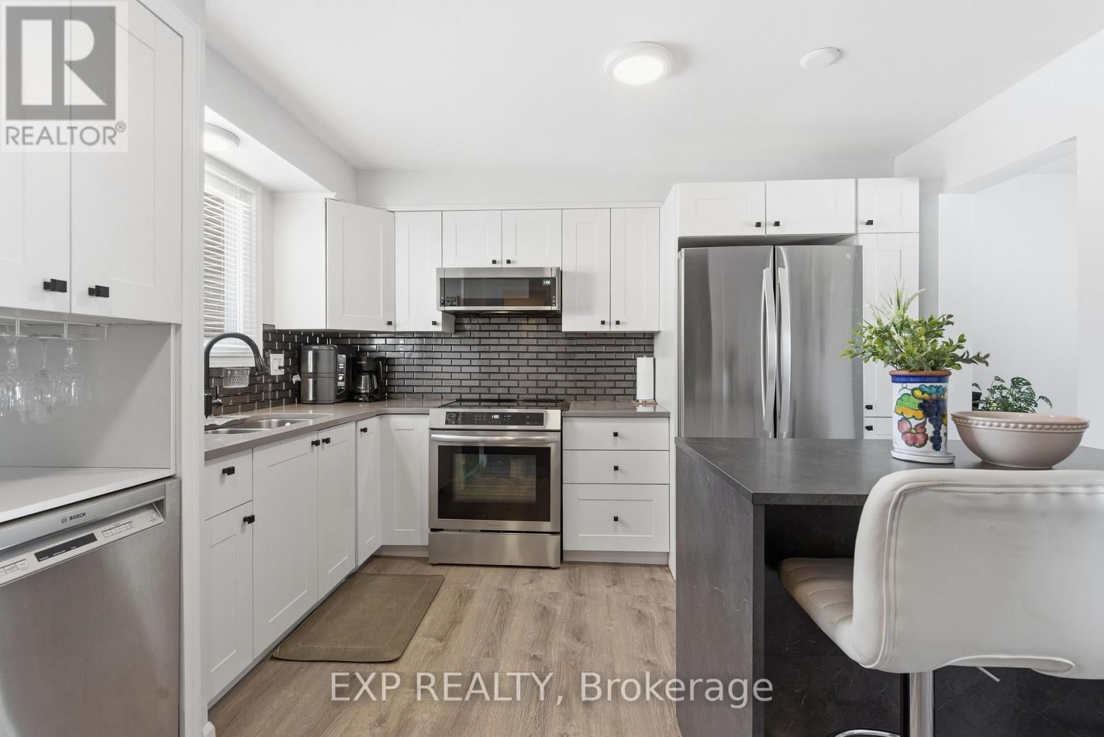 10 - 3322 ADDISON AVENUE Image 5