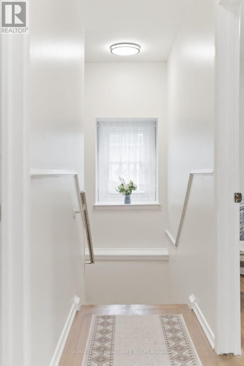 14 FOREST HILL CRESCENT Image 22