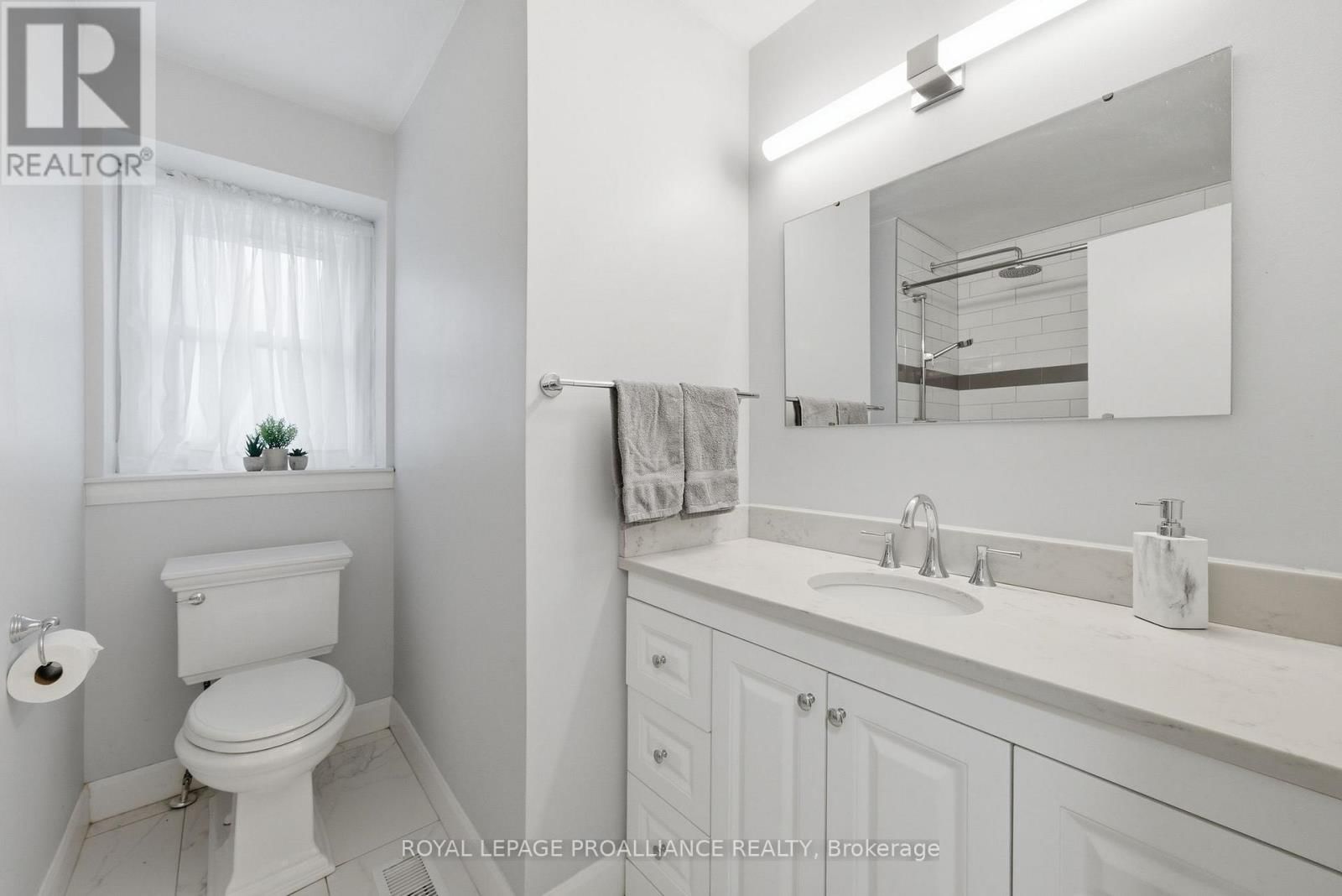 14 FOREST HILL CRESCENT Image 26