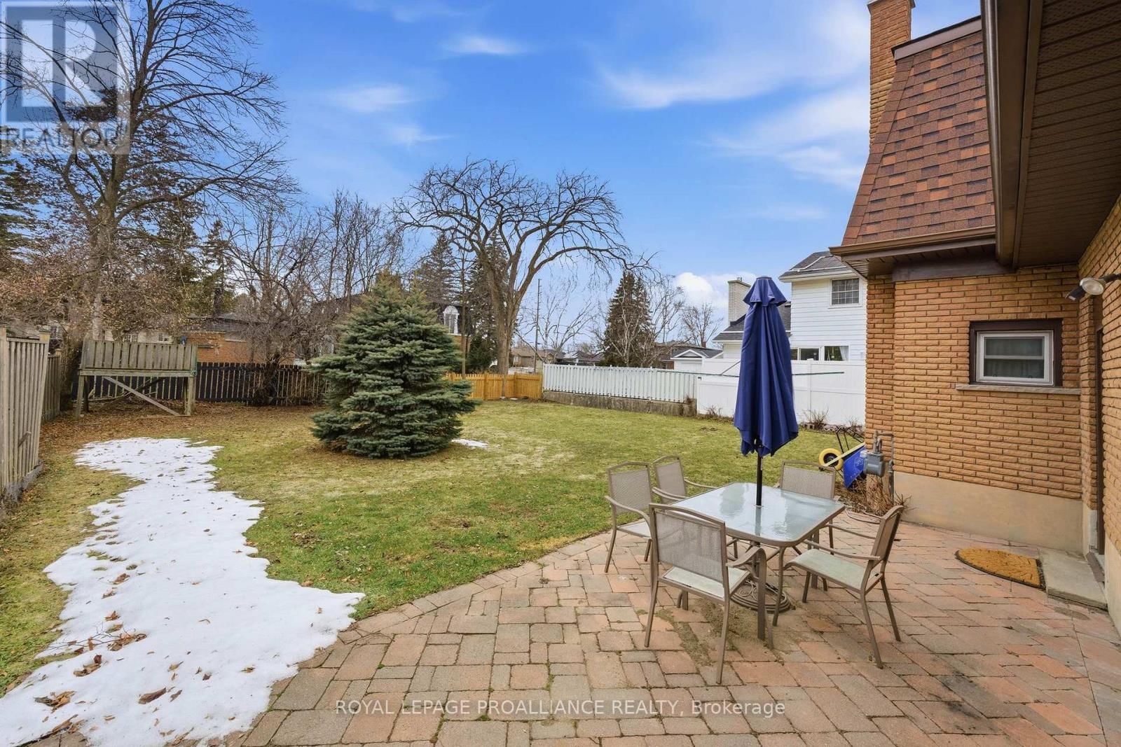 14 FOREST HILL CRESCENT Image 42