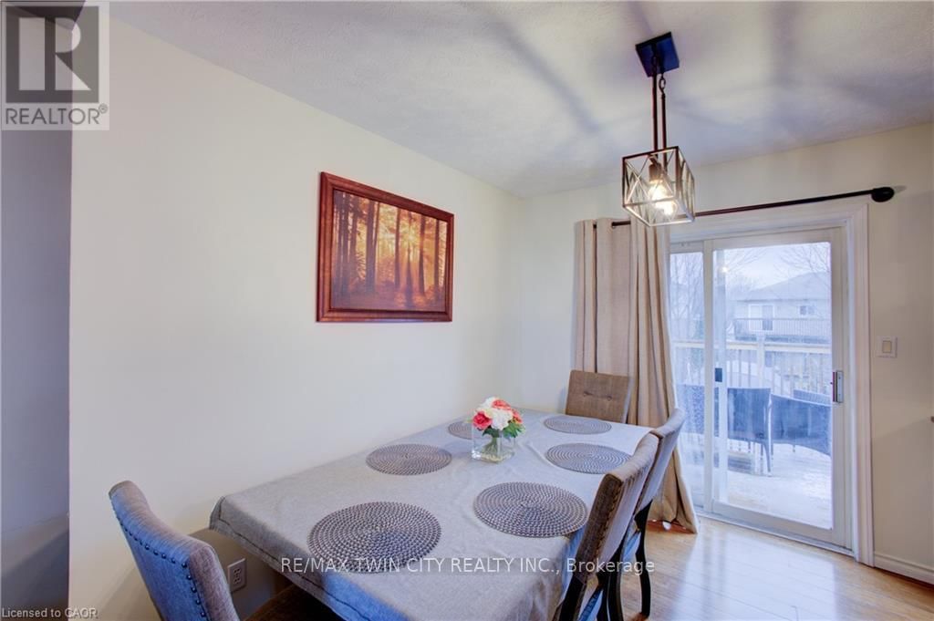 647 KENNARD CRESCENT Image 10