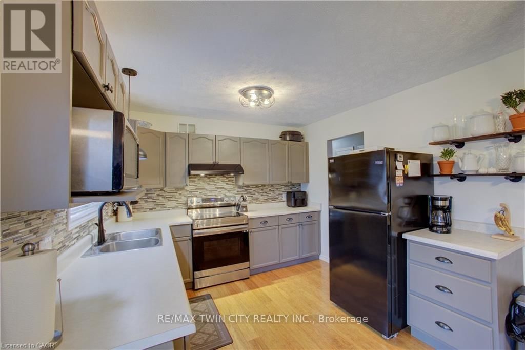 647 KENNARD CRESCENT Image 12