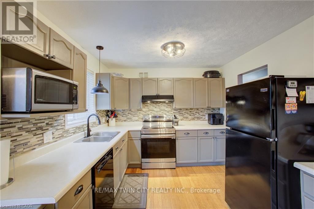 647 KENNARD CRESCENT Image 13