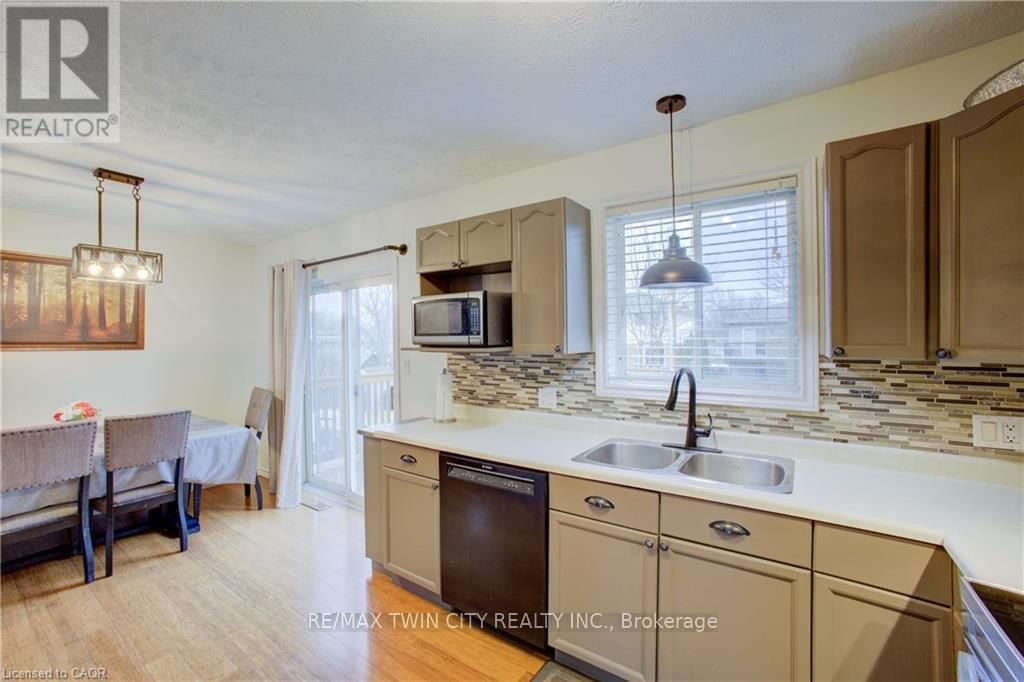 647 KENNARD CRESCENT Image 15