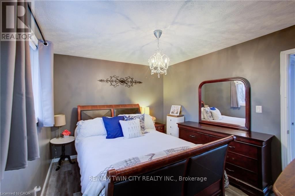 647 KENNARD CRESCENT Image 17