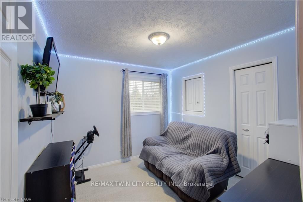 647 KENNARD CRESCENT Image 20