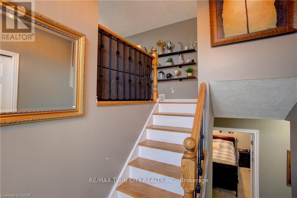 647 KENNARD CRESCENT Image 22