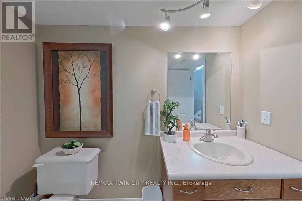 647 KENNARD CRESCENT Image 26