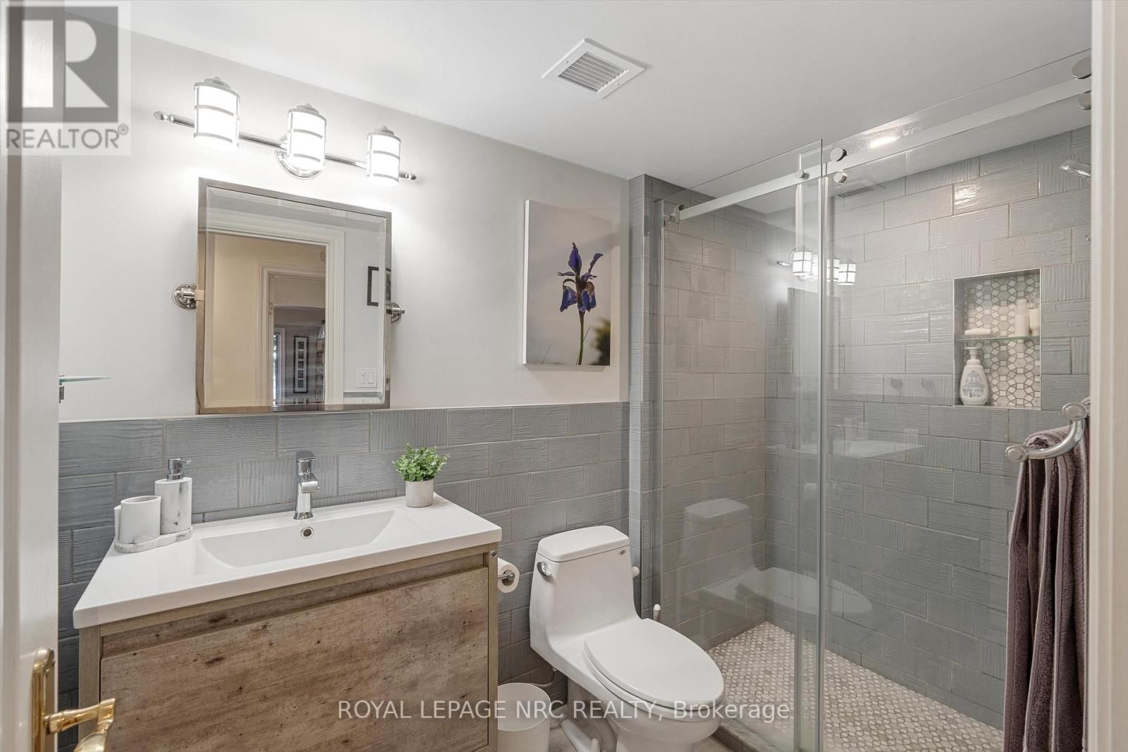 101 - 55 MAIN STREET Image 12