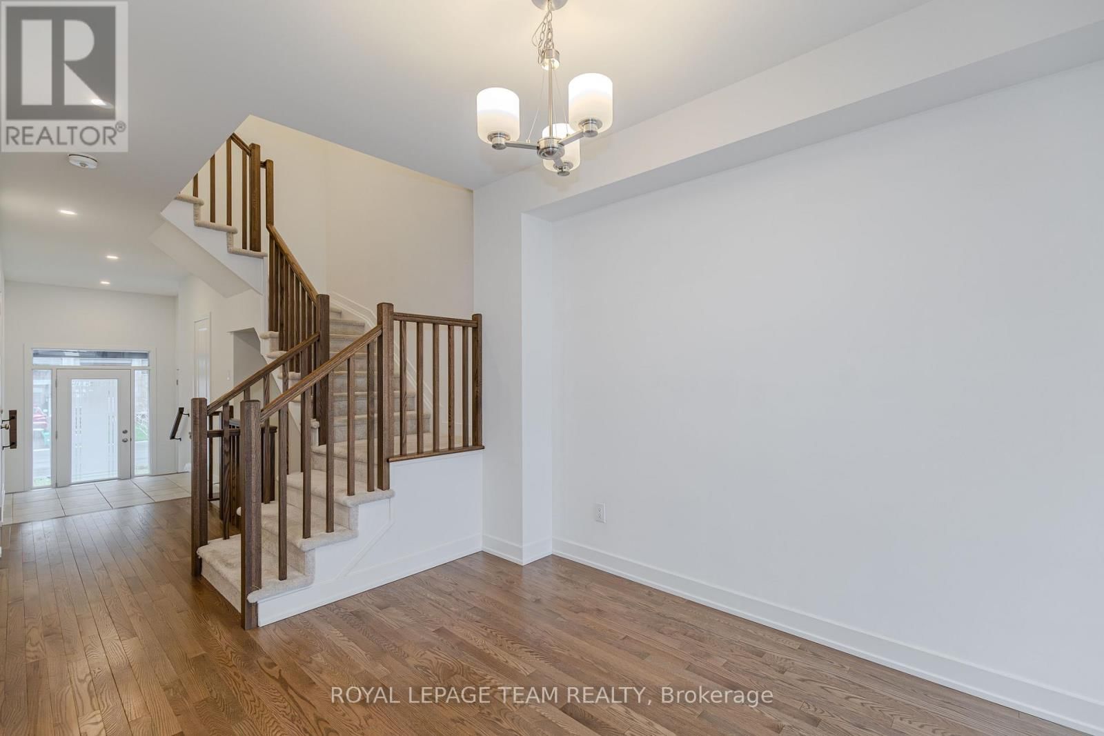 867 ANCIANO CRESCENT Image 12