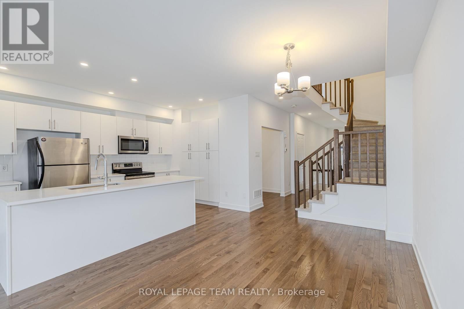 867 ANCIANO CRESCENT Image 13