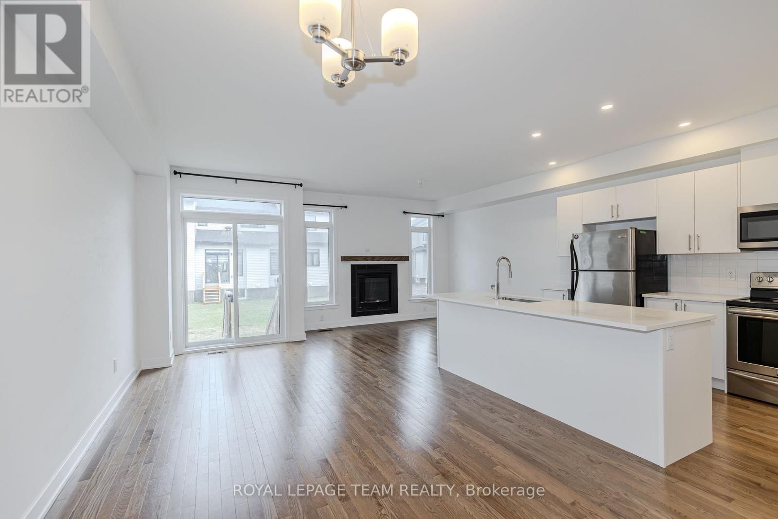 867 ANCIANO CRESCENT Image 14