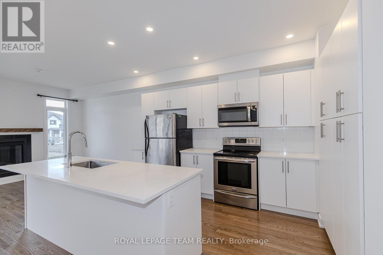 867 ANCIANO CRESCENT Image 15