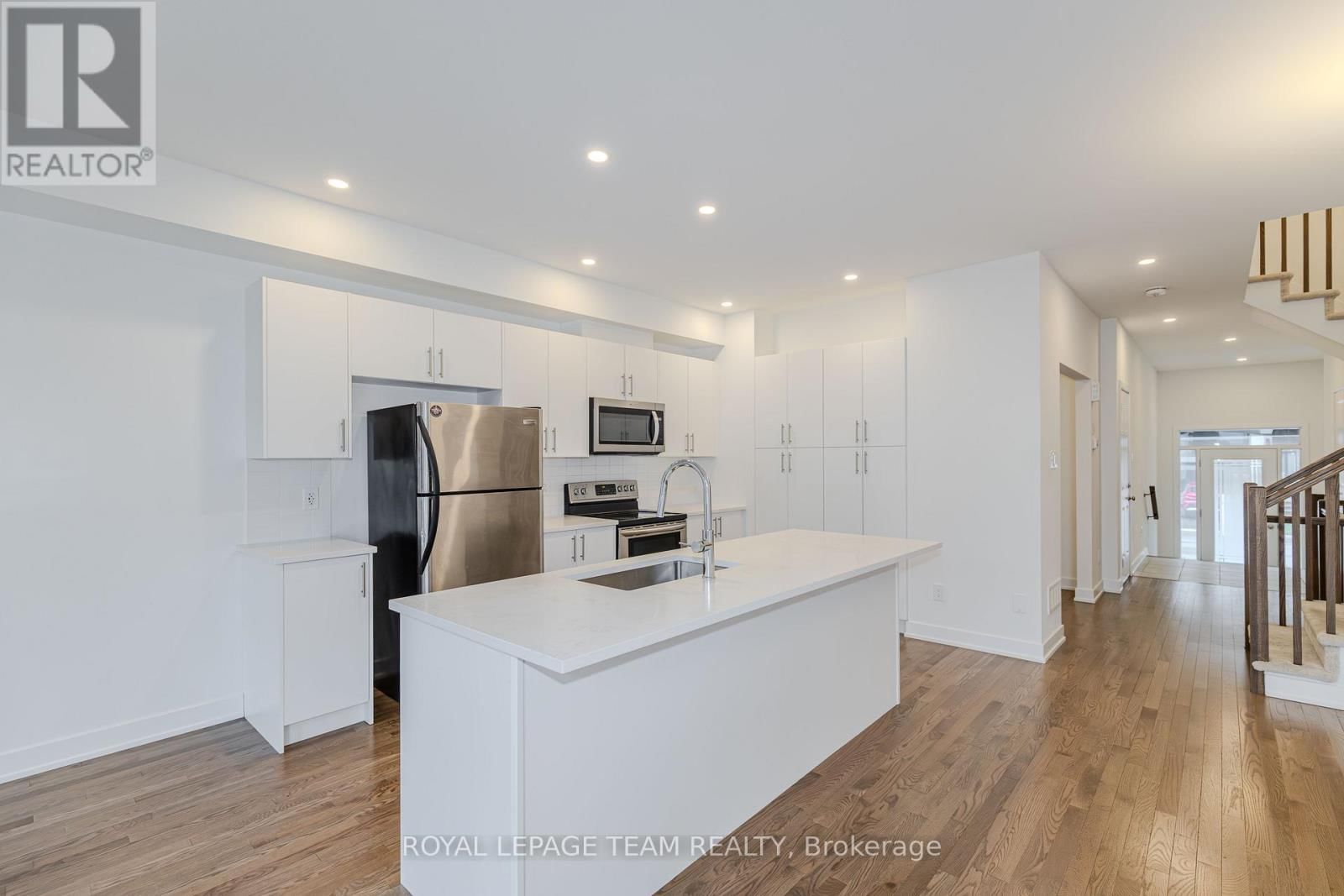 867 ANCIANO CRESCENT Image 16