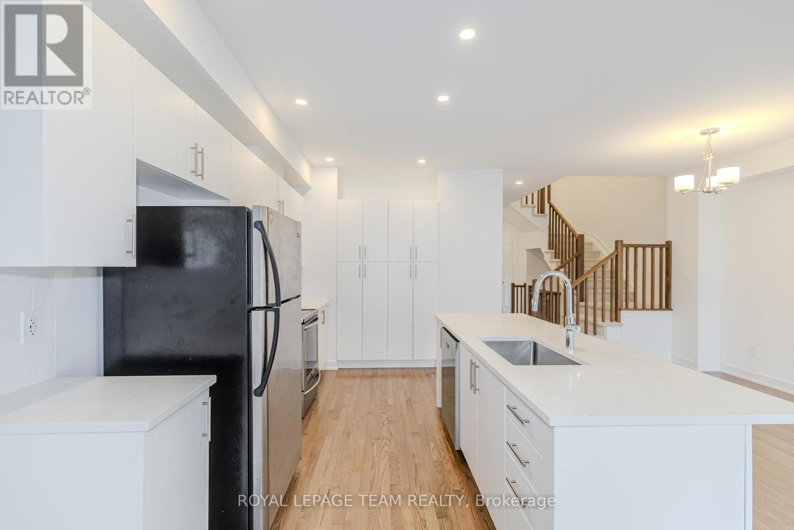 867 ANCIANO CRESCENT Image 17