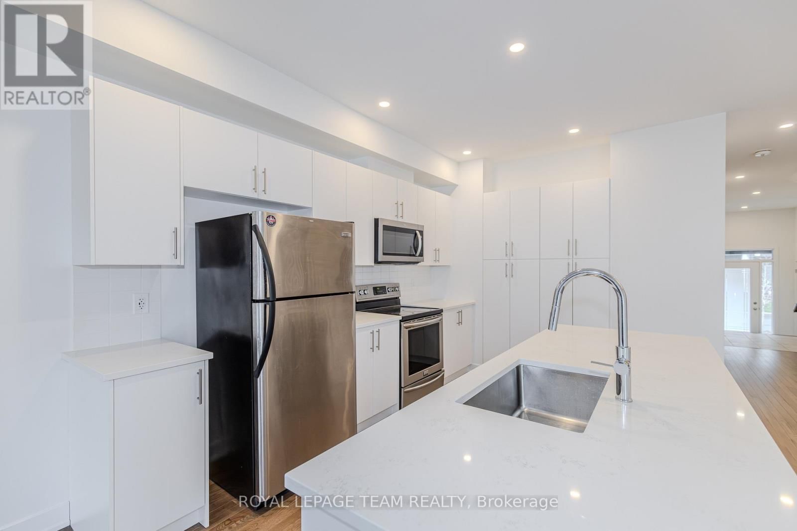 867 ANCIANO CRESCENT Image 18