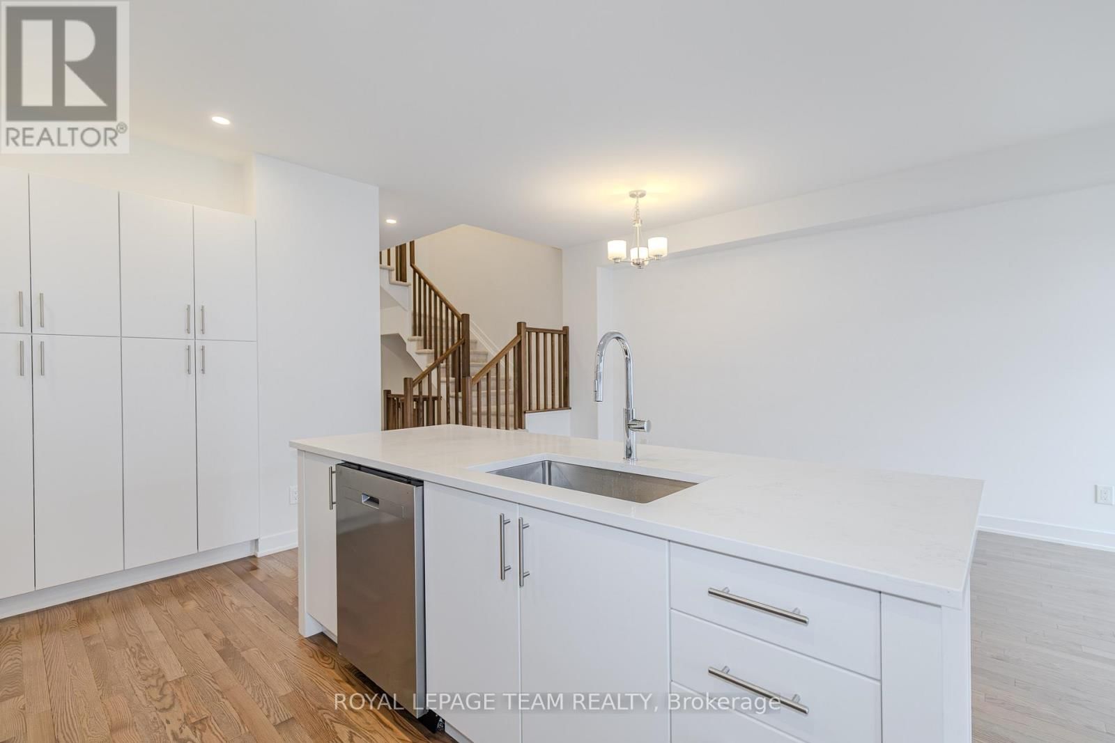 867 ANCIANO CRESCENT Image 19