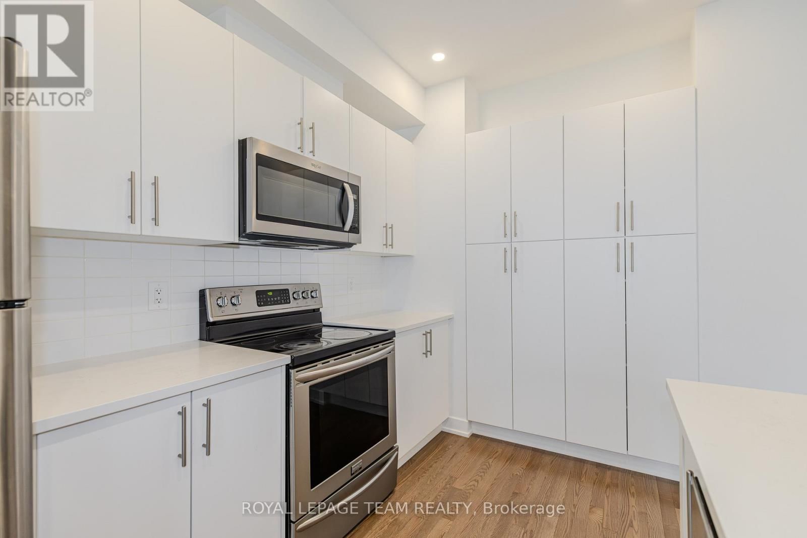 867 ANCIANO CRESCENT Image 20