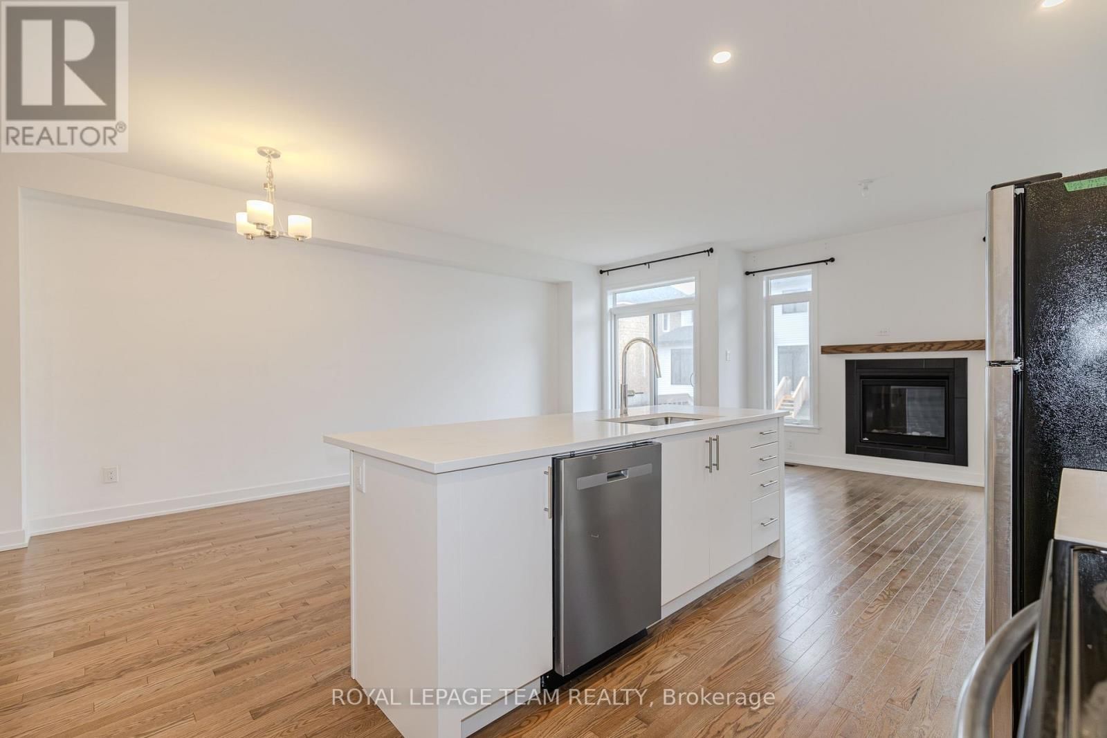 867 ANCIANO CRESCENT Image 22