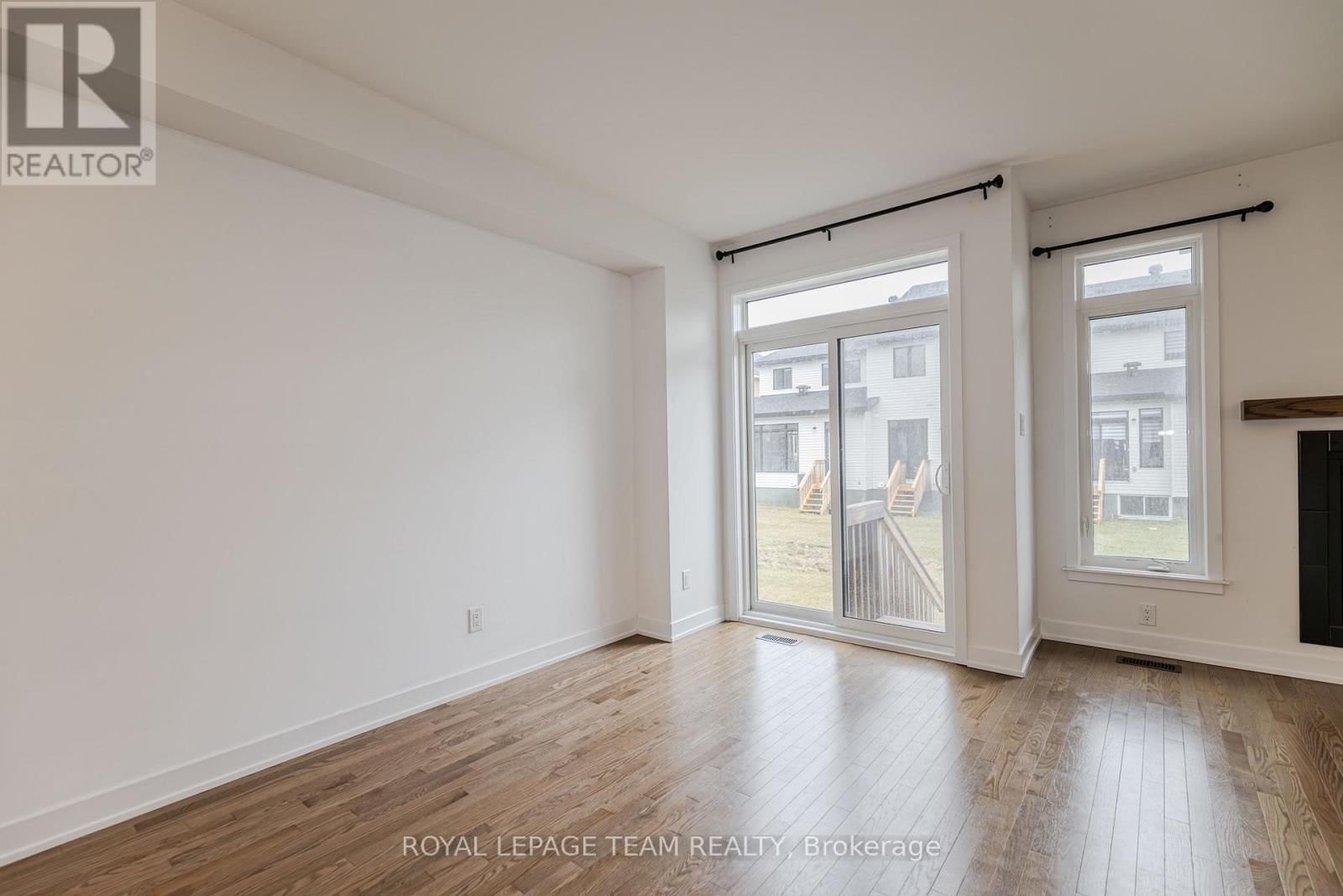 867 ANCIANO CRESCENT Image 23